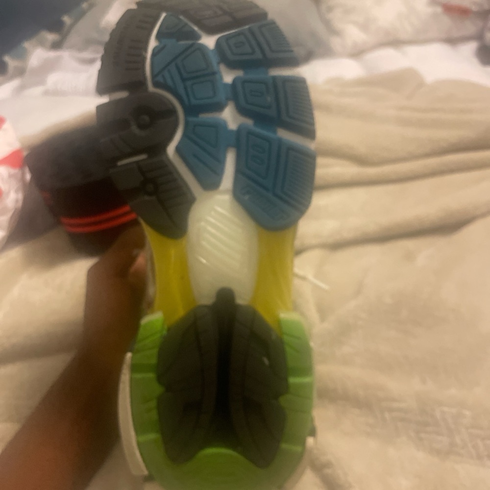 Balenciaga Kids' White and Red Sneakers - Picture 7 of 11